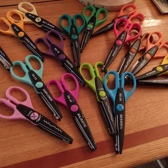 17 Pairs Kraft Edgers Crafting Scissors with Rotating wood base Crafts Scrapbook - Picture 1 of 9